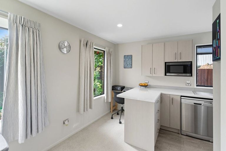 Photo of property in 1/5 Jadewynn Place, Halswell, Christchurch, 8025