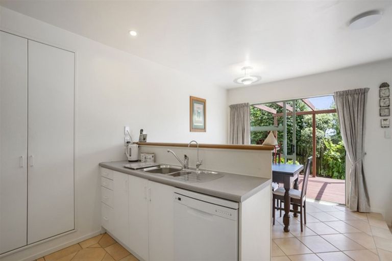 Photo of property in 1/11 Bronzewing Terrace, Unsworth Heights, Auckland, 0632