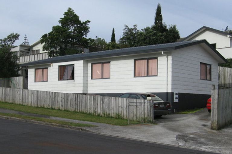 Photo of property in 3a Louise Place, West Harbour, Auckland, 0618
