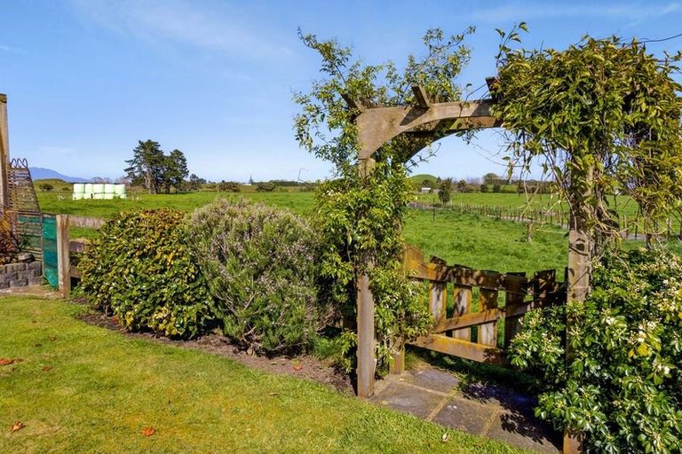 Photo of property in 274 Richmond Road, Lepperton, New Plymouth, 4373