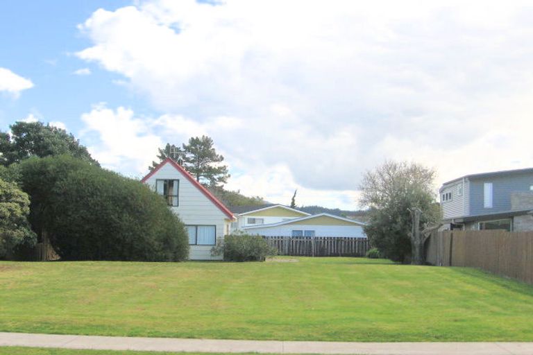 Photo of property in 207 Rangi Avenue, Whangamata, 3620