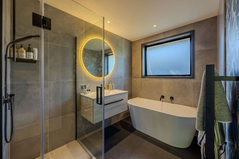 Photo of property in 13 Aeolus Place, Wanaka, 9305