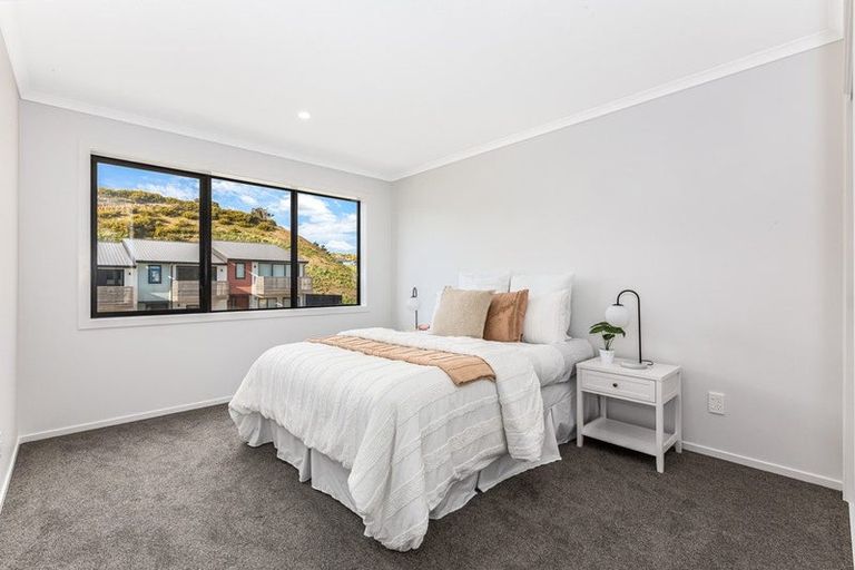 Photo of property in 32 Oakum Road, Whitby, Porirua, 5024