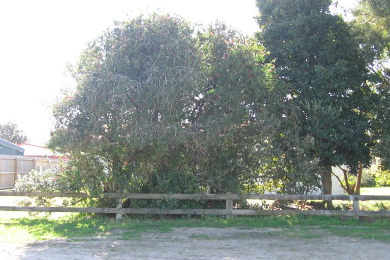 Photo of property in 18 Oyster Drive, Cooks Beach, Whitianga, 3591