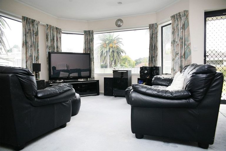 Photo of property in 1/45 Clevedon Road, Papakura, 2110