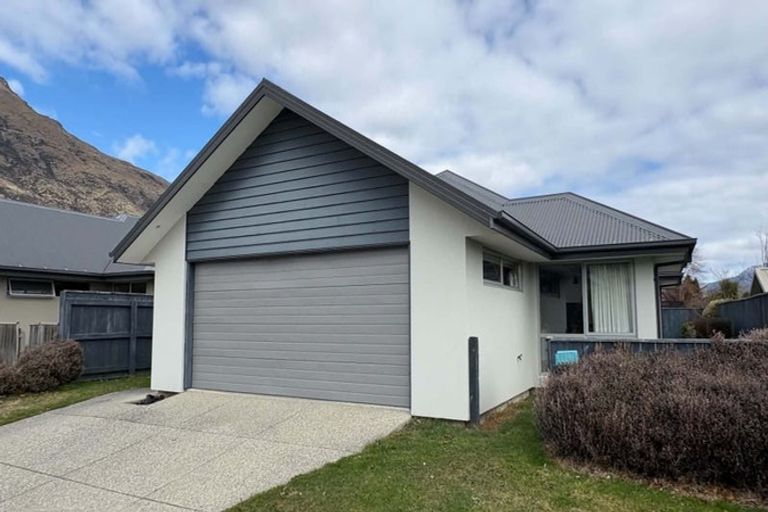 Photo of property in 4 Judge And Jury Drive, Lake Hayes, Queenstown, 9304