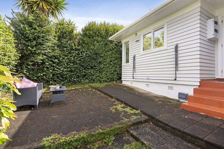 Photo of property in 1/60 Hillcrest Avenue, Hillcrest, Auckland, 0627