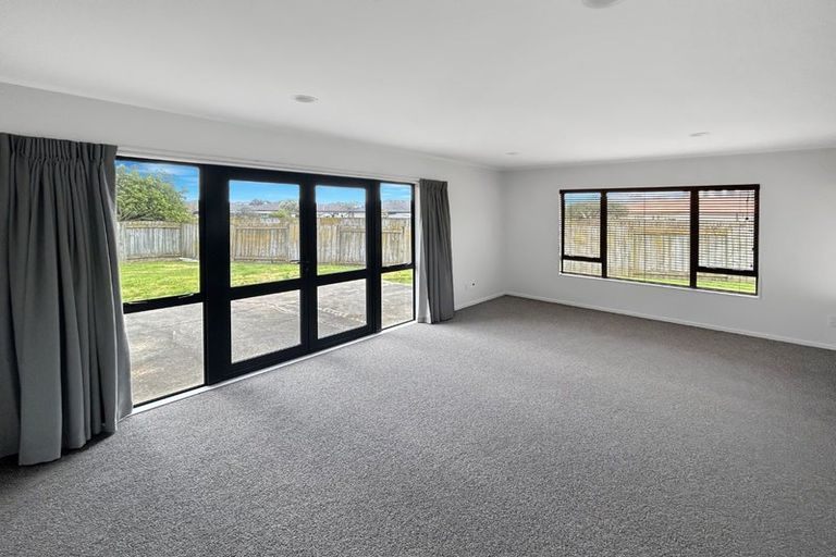 Photo of property in 37 Logan Way, Kelvin Grove, Palmerston North, 4414