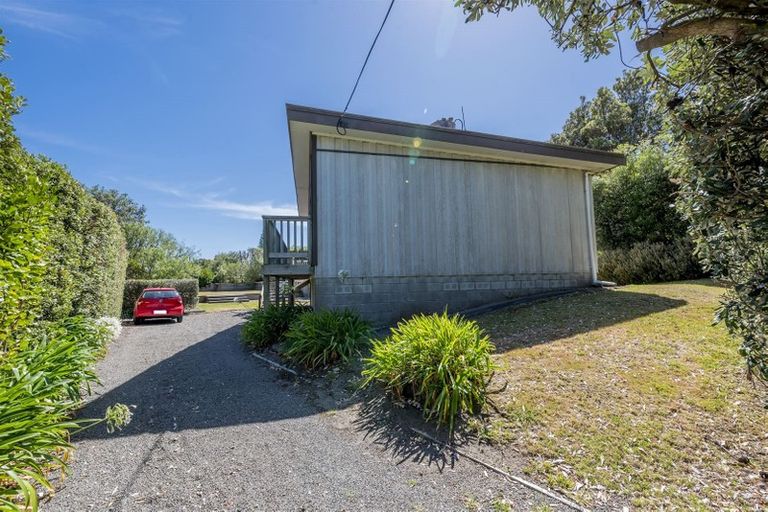 Photo of property in 668 Waikawa Beach Road, Waikawa Beach, Manakau, 5573