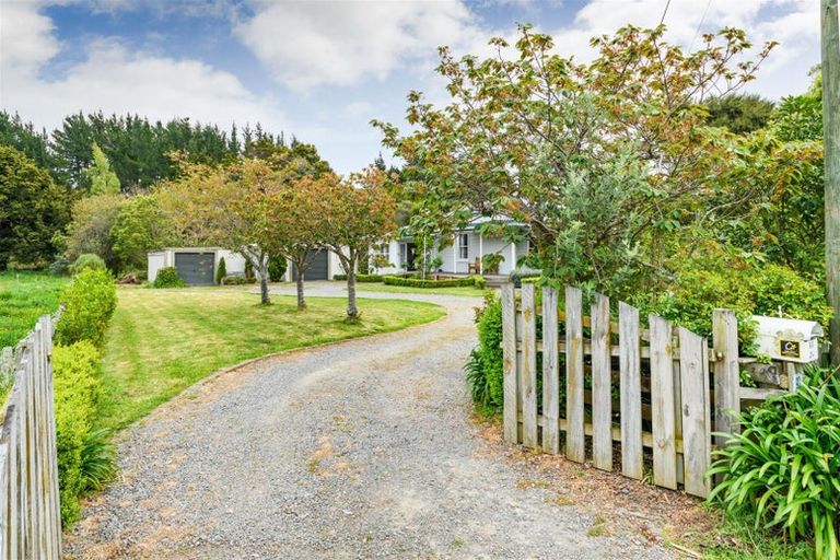 Photo of property in 93 Trickers Road, Bulls, 4818