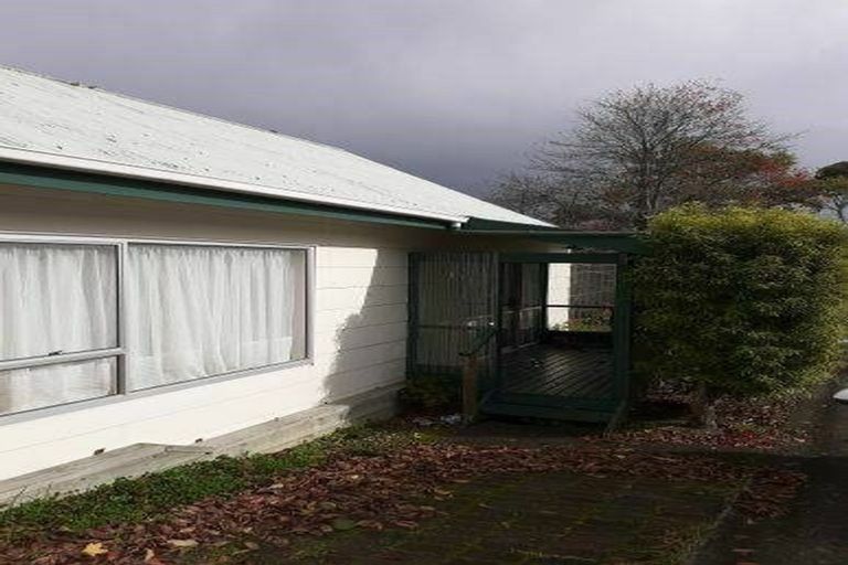 Photo of property in 72 Vodanovich Road, Te Atatu South, Auckland, 0610