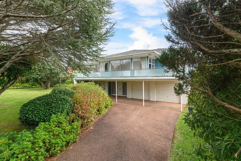 Photo of property in 4 Kerrymaria Place, Hillcrest, Auckland, 0627