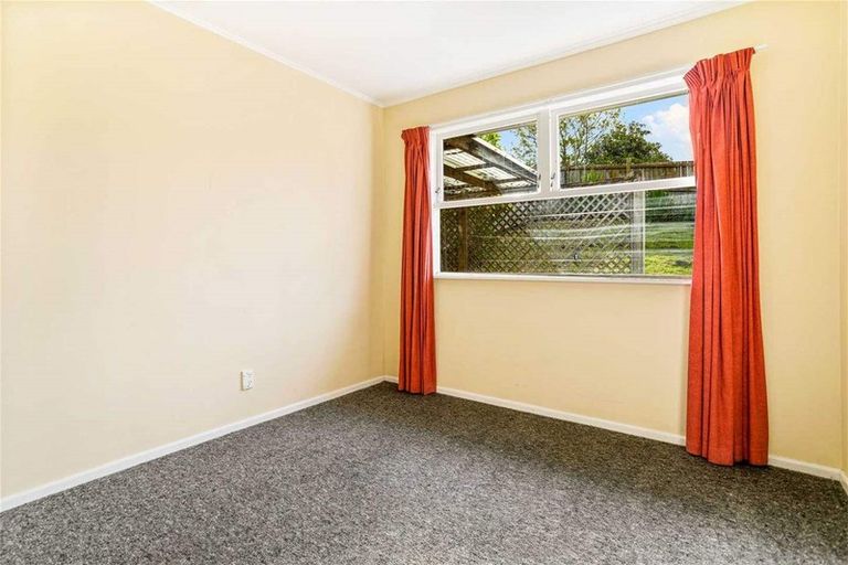 Photo of property in 73 Fairclough Road, Beach Haven, Auckland, 0626