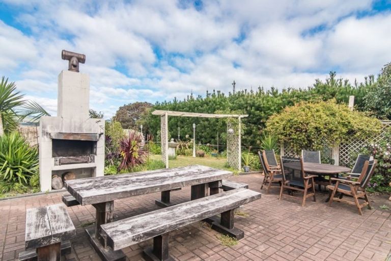 Photo of property in 29 Frimley Terrace, Waikanae Beach, Waikanae, 5036