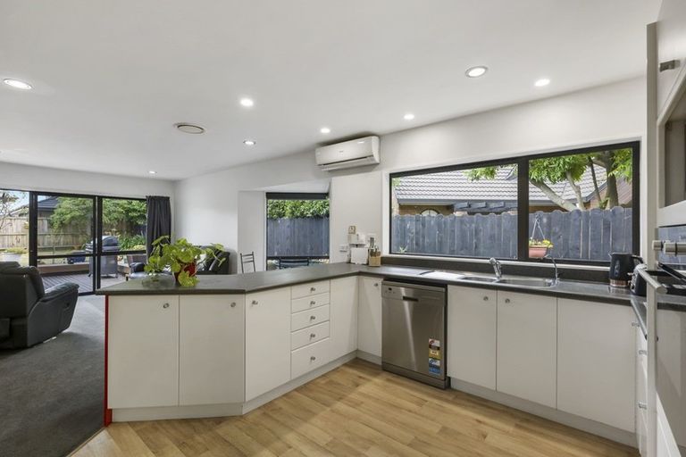 Photo of property in 19 Perotti Place, Conifer Grove, Takanini, 2112