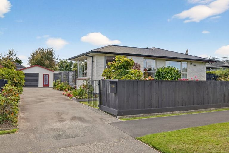 Photo of property in 208 Condell Avenue, Papanui, Christchurch, 8053
