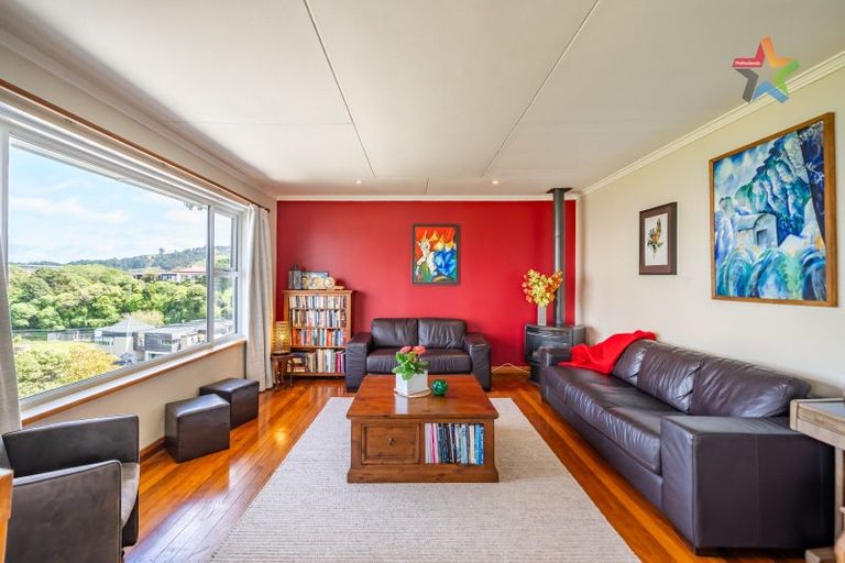 Photo of property in 46 Maungaraki Road, Korokoro, Lower Hutt, 5012