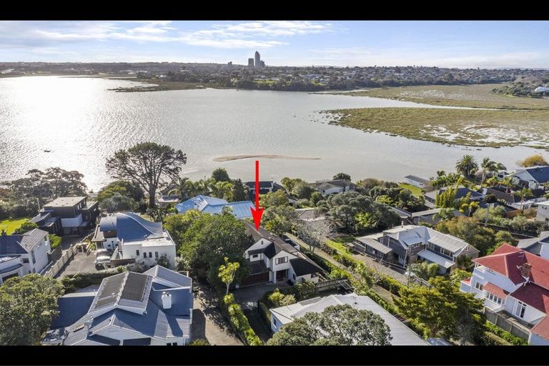 Photo of property in 65a Beresford Street, Bayswater, Auckland, 0622