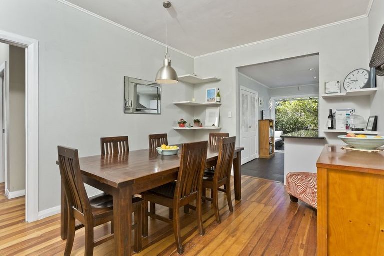 Photo of property in 21 Roberts Avenue, Bayswater, Auckland, 0622