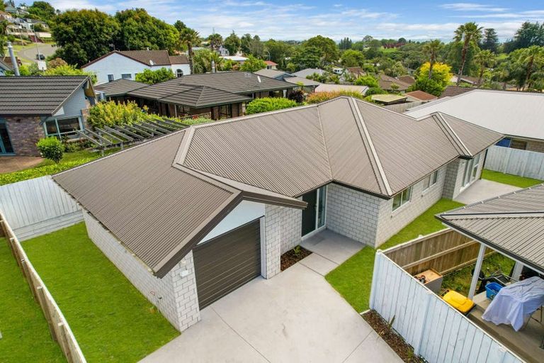 Photo of property in 8 Te Rehutai Rise, Welcome Bay, 3112