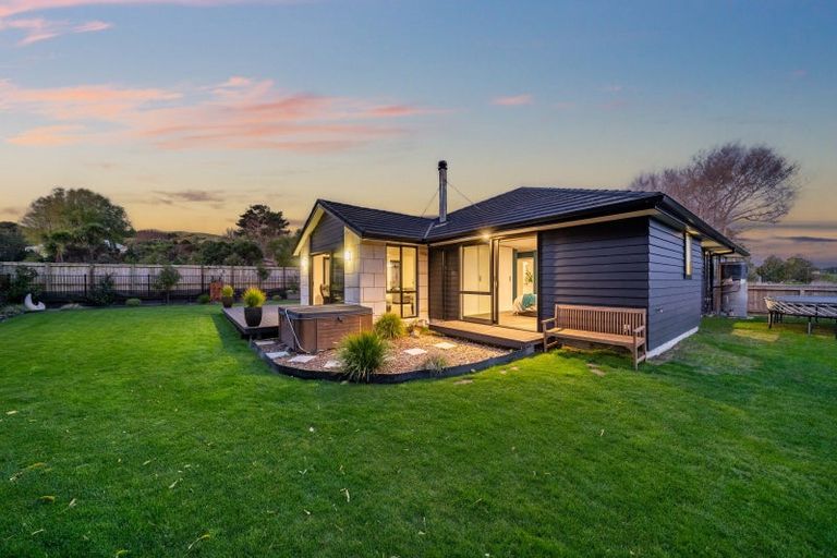 Photo of property in 355 Grays Road, Pauatahanui, Porirua, 5381