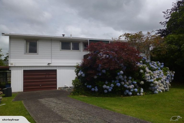 Photo of property in 13 Booker Place, Weymouth, Auckland, 2103