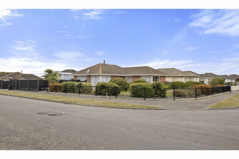 Photo of property in 60 Bournemouth Crescent, Aranui, Christchurch, 8061