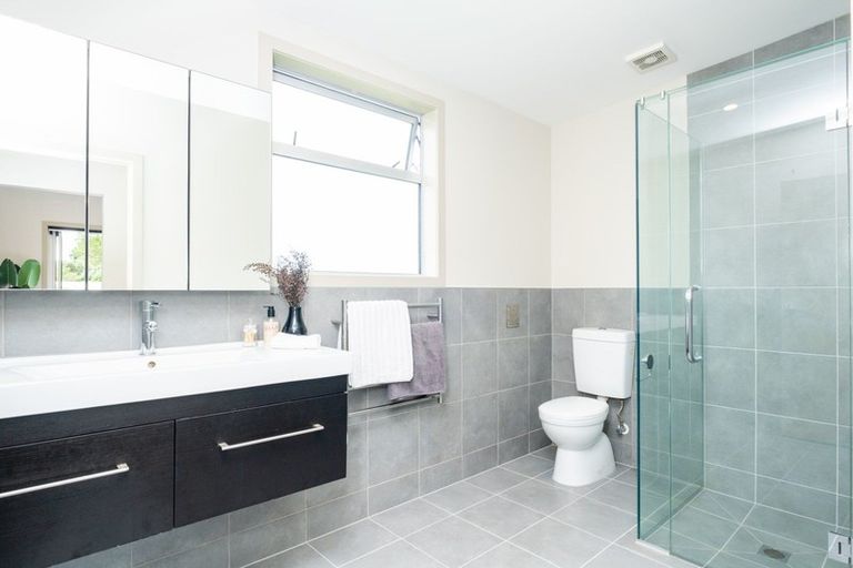 Photo of property in 2 Albert Street, Clive, 4102