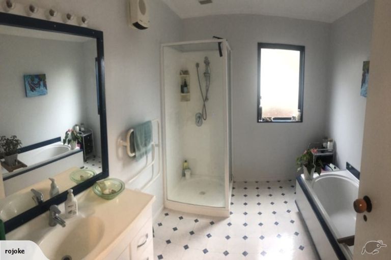 Photo of property in 128 Tutere Street, Waikanae Beach, Waikanae, 5036