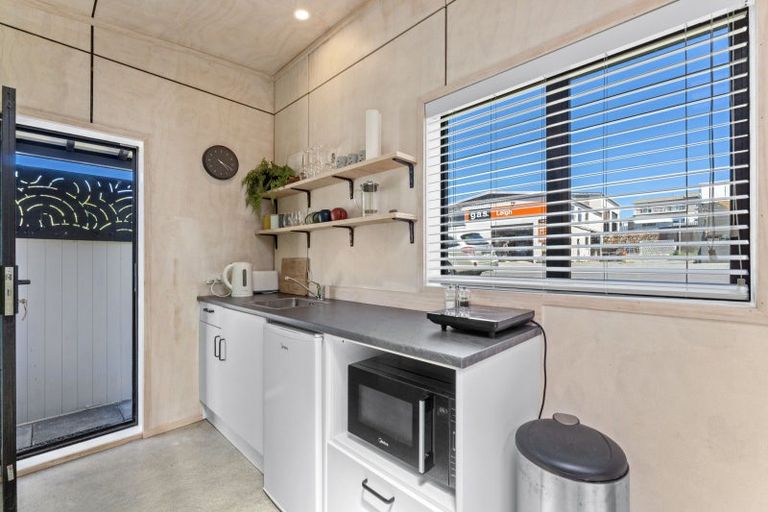 Photo of property in 21 Cumberland Street, Leigh, 0985