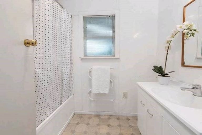 Photo of property in 4 Henry Street, Western Heights, Rotorua, 3015