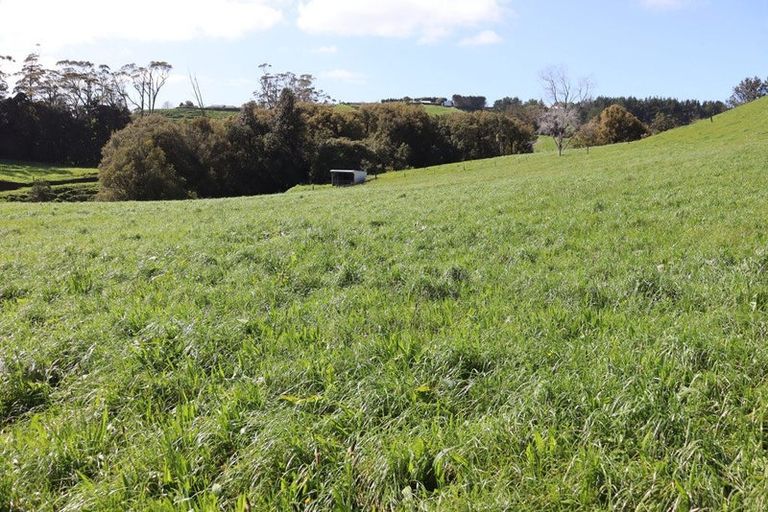 Photo of property in 114 Ackworth Road, Lepperton, New Plymouth, 4373