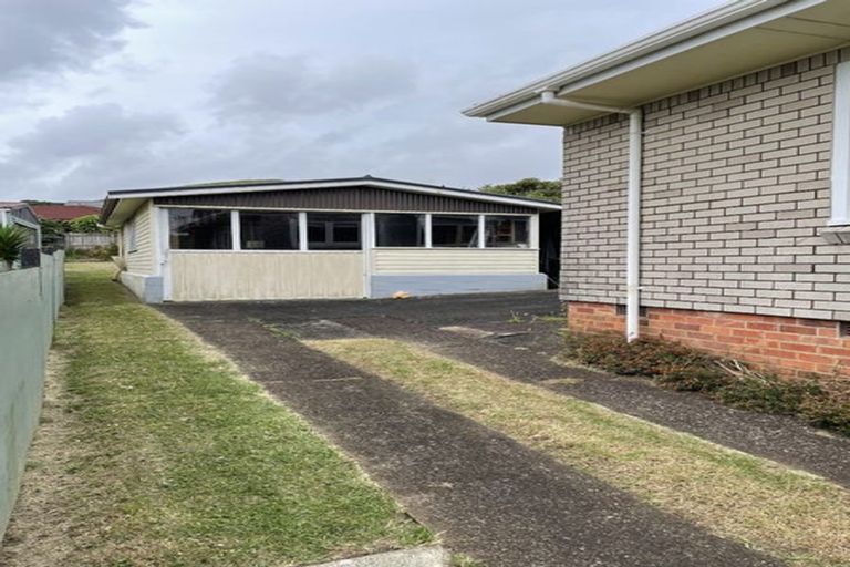 Photo of property in 111 Wallace Road, Mangere Bridge, Auckland, 2022