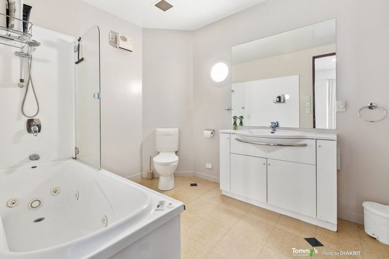 Photo of property in De Vere Apartments, 12/23 Tennyson Street, Te Aro, Wellington, 6011