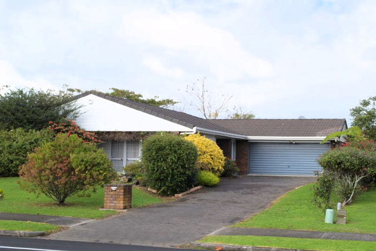 Photo of property in 10 Golfland Drive, Golflands, Auckland, 2013