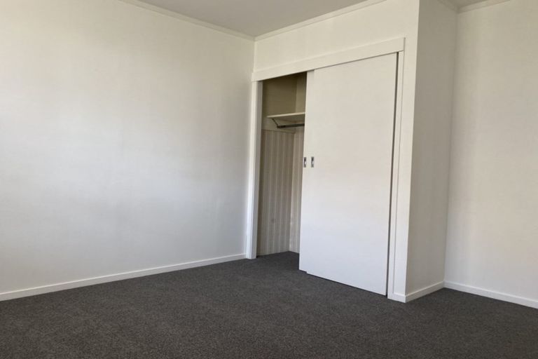 Photo of property in 2/52 Butterworth Drive, Glendene, Auckland, 0602