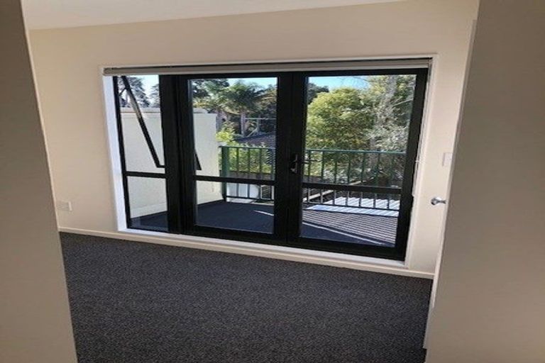 Photo of property in 4/3 Orwell Road, Greenhithe, Auckland, 0632