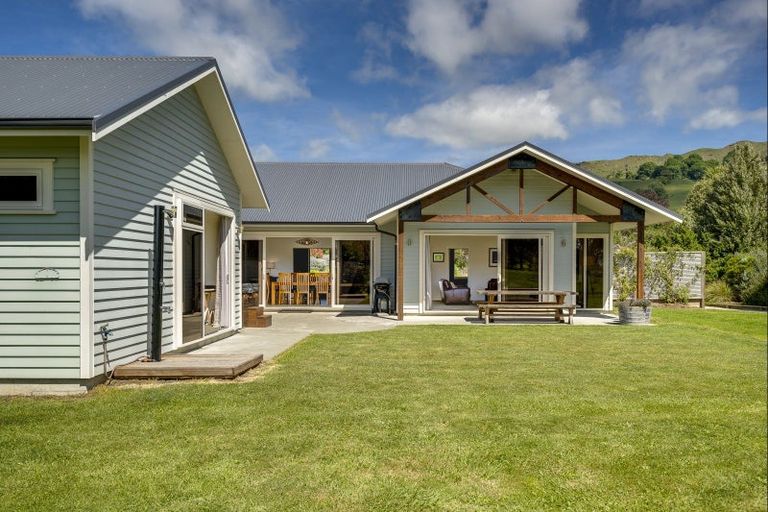 Photo of property in 23 Waipuka Road, Waimarama, Havelock North, 4294