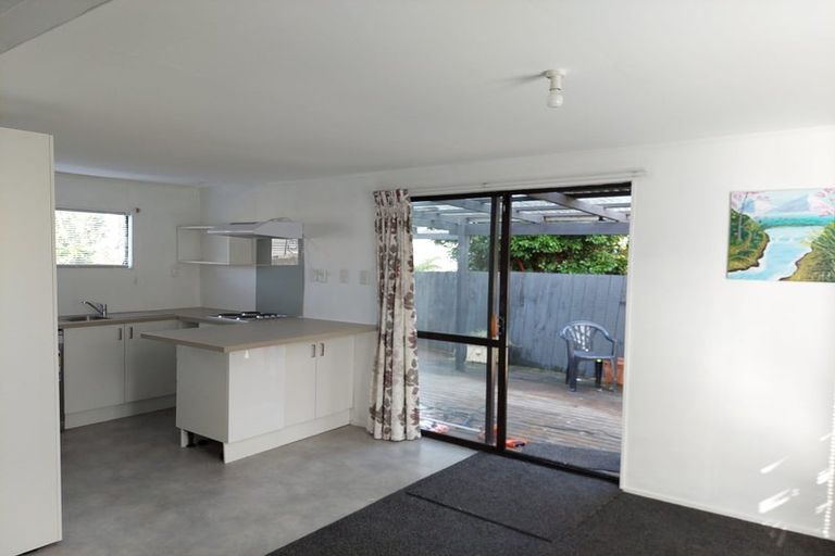 Photo of property in 2/328 East Coast Road, Sunnynook, Auckland, 0632