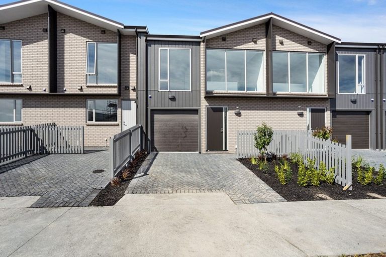 Photo of property in 77 Roundel Crescent, Whenuapai, Auckland, 0618