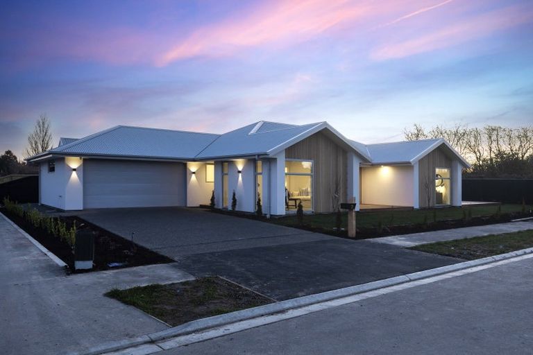 Photo of property in 17 Blade Mews, Prebbleton, 7604