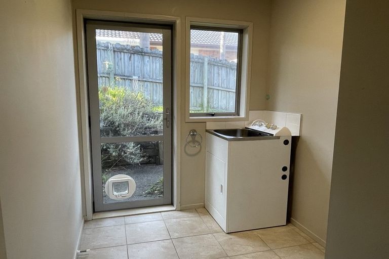 Photo of property in 14 Springtide Place, Red Beach, 0932