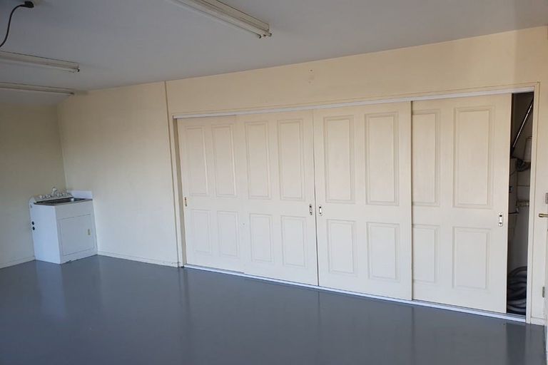 Photo of property in 3 Boeing Place, Goodwood Heights, Auckland, 2105