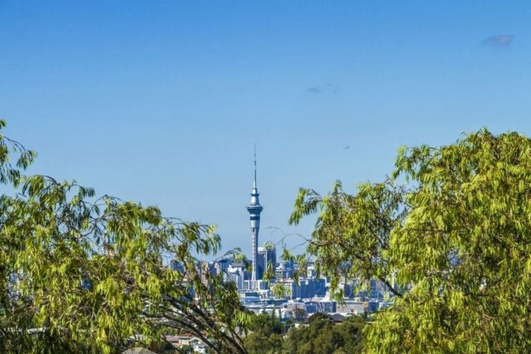 Photo of property in 43 Holland Road, Hillcrest, Auckland, 0627