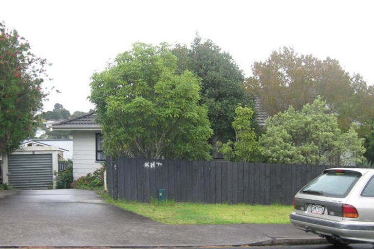 Photo of property in 5 Leiden Place, Totara Vale, Auckland, 0629