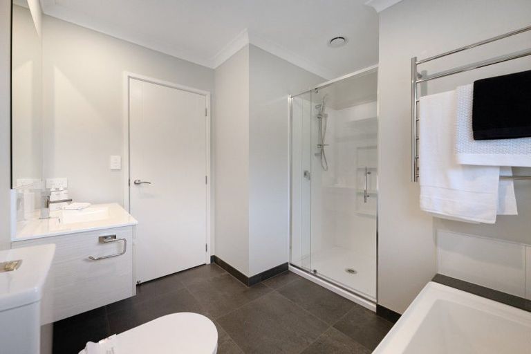 Photo of property in 18 Sam Heywood Place, Pyes Pa, Tauranga, 3112