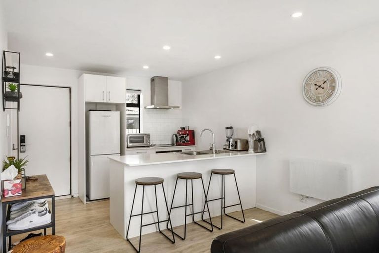 Photo of property in 7/60 Hepburn Road, Glendene, Auckland, 0602