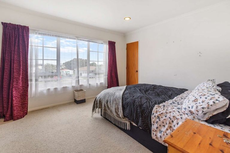 Photo of property in 28 Hood Street, Castlecliff, Whanganui, 4501