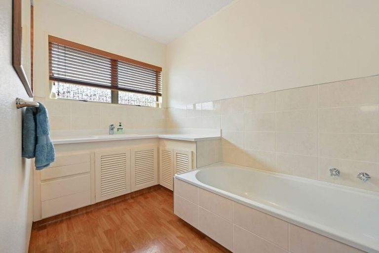 Photo of property in 51 Glen Lynne Avenue, Queenwood, Hamilton, 3210