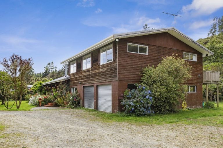 Photo of property in 84 Crowther Road, Wainuiomata, 5373
